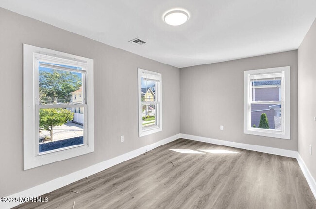 Building Photo - 700 Fifth Ave