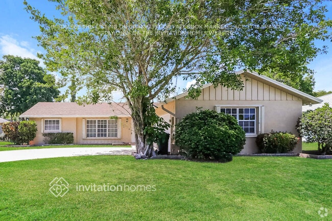 Building Photo - 1132 Essex Dr