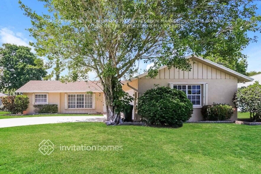 Building Photo - 1132 Essex Dr