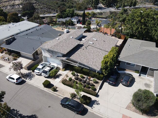 Building Photo - POOL house! BIG rooms! 8 Bedrooms (Lease o...