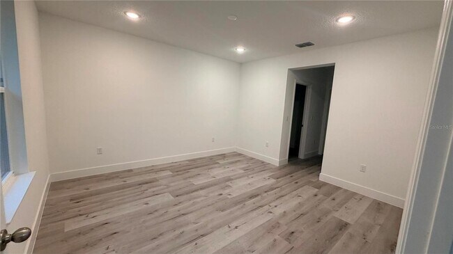 Building Photo - 506 St Johns Ct