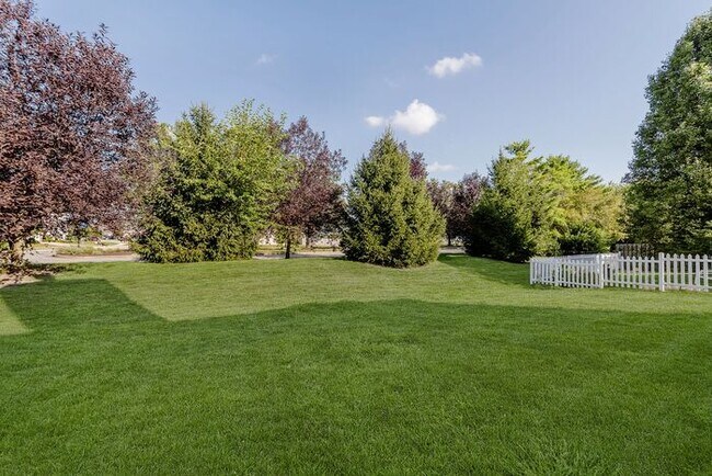 Building Photo - Perfect Family Home