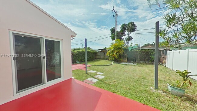Building Photo - 8336 SW 10th St