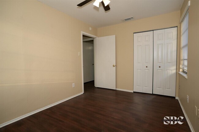 Building Photo - BIG HOME IN GARDEN VALLEY AREA OF SHREVEPORT