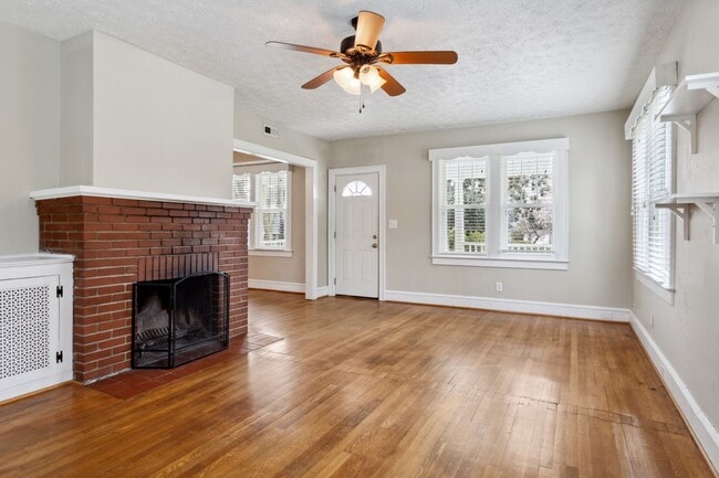 Building Photo - 3307 Kenmore Dr