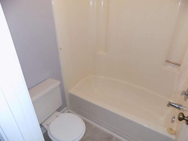 Building Photo - HAMPTON CLUB