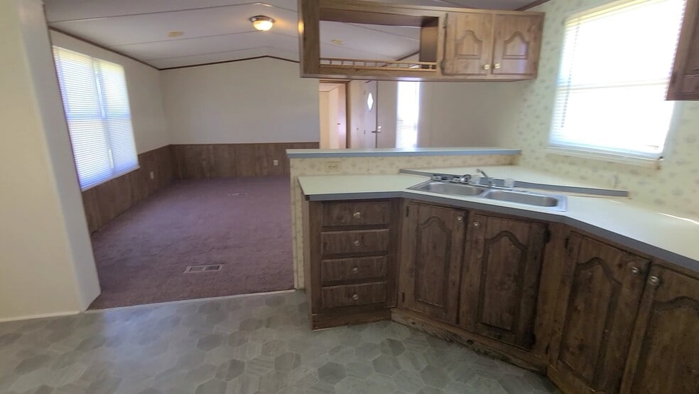 Building Photo - 77 Saturn Ln