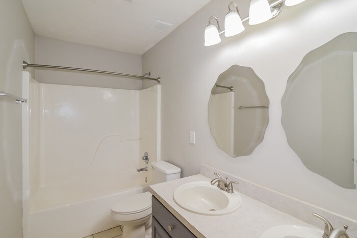 Building Photo - 213 Hummingbird Dr
