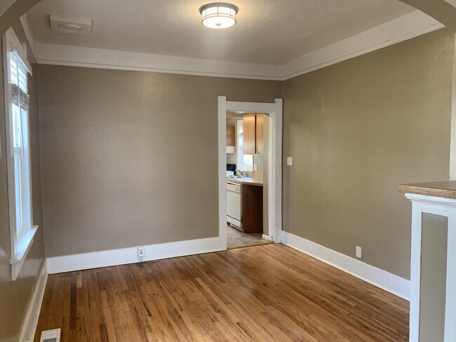 Building Photo - 701 W 24th St