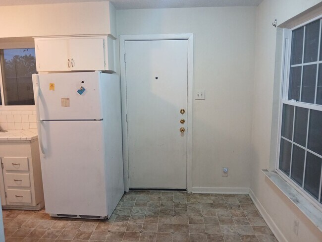 Building Photo - Avon 3015-3017