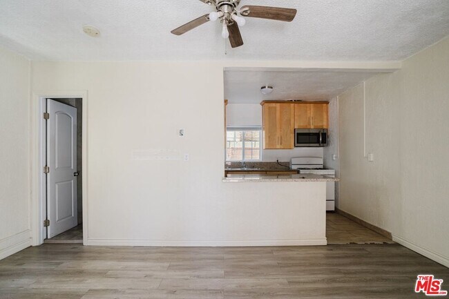 Building Photo - 5630 1/2 Craner Ave