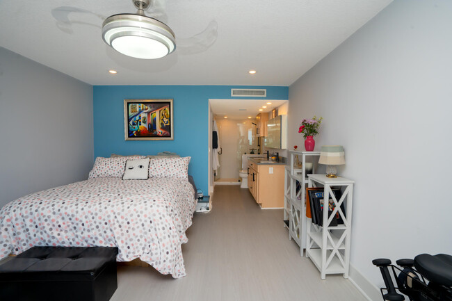Building Photo - 9500 S Ocean Dr