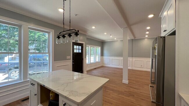 Building Photo - 336 Cambridge St