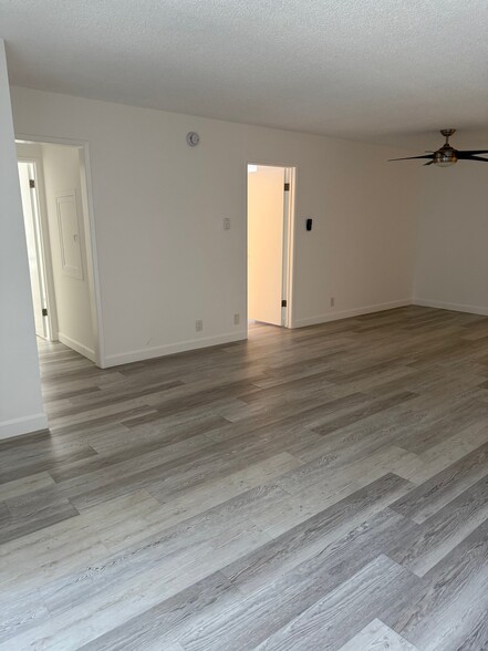 Building Photo - 309 S Sherbourne Dr