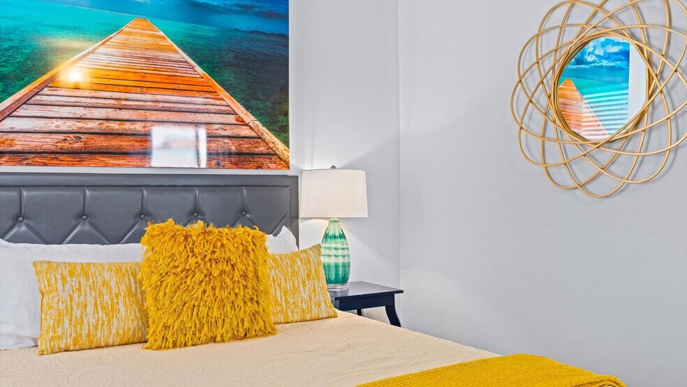 Building Photo - 714 West Ave