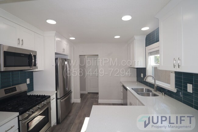 Building Photo - Cozy 2B/2BA with office/den