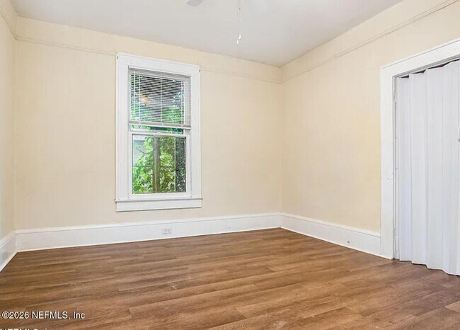 Building Photo - 940 Glencarin St