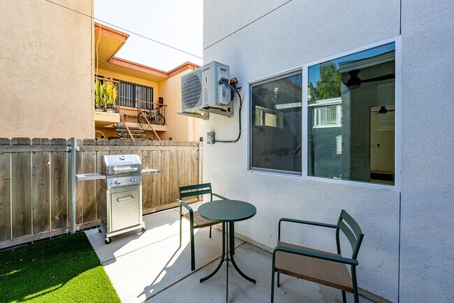 Building Photo - Awesome 2 Bed 1 Bath Remodeled House with Gated Front Yard