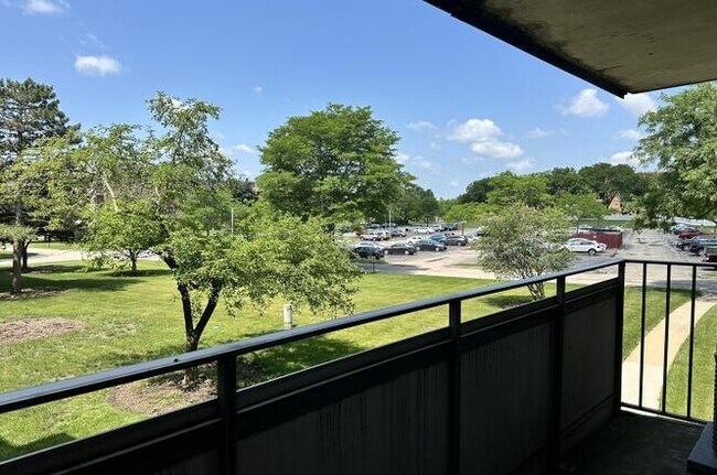 Building Photo - 1460 Fairlane Dr