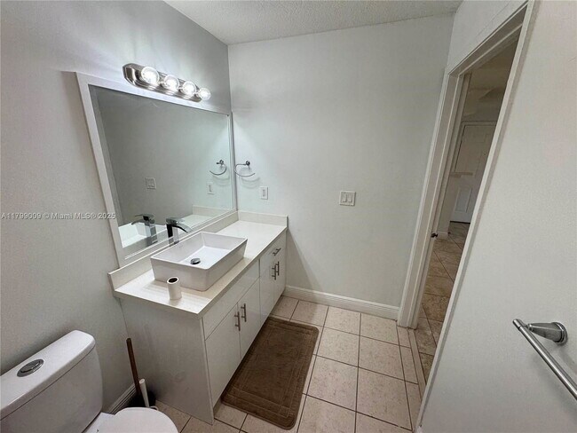 Building Photo - 10381 SW 150th Ct