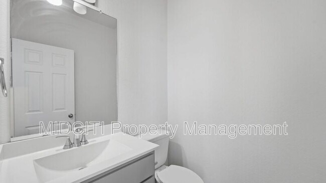 Building Photo - 10419 Salitrillo Bnd
