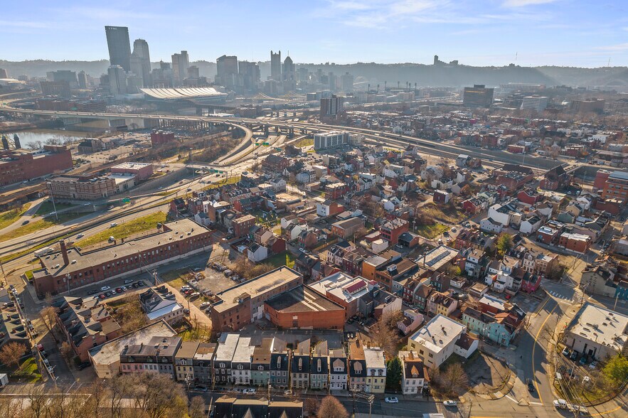 Building Photo - 1027 Vinial St