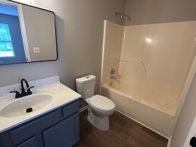 Building Photo - 2711 Ingleside Dr