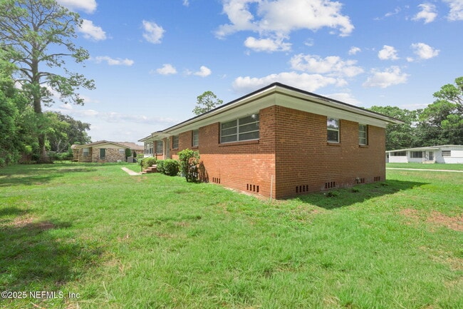 Building Photo - 3904 Via De La Reina