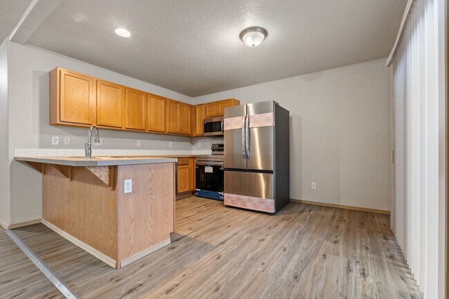 Building Photo - Beautiful 4bed/2.5bath - 1/2 OFF First months rent!