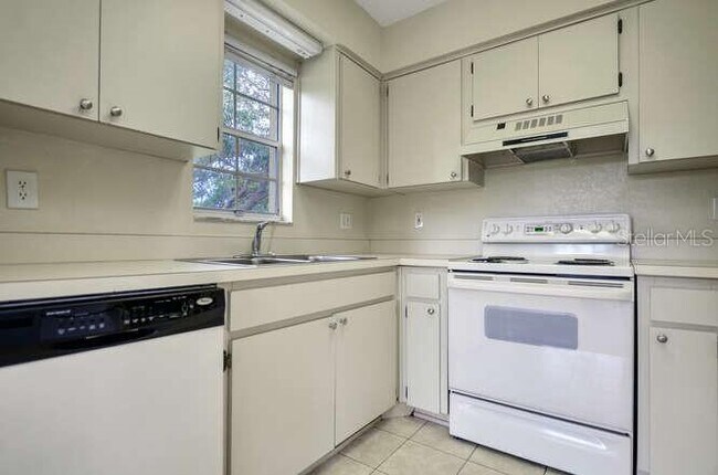 Building Photo - 2690 Coral Landings Blvd