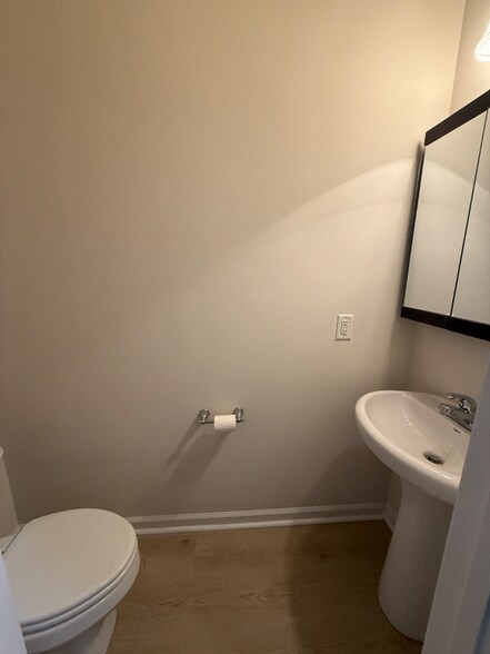 Building Photo - 102 Privett Ct