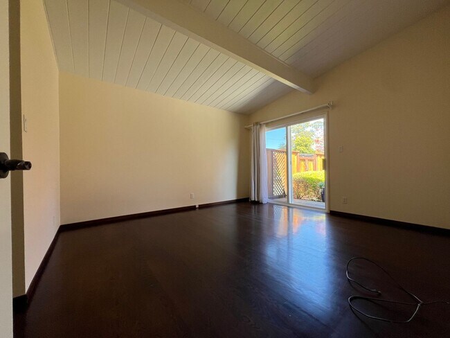 Building Photo - Charming 2BR/2BA Home Just Minutes from the Beach – Fully Landscaped, Spacious & Private