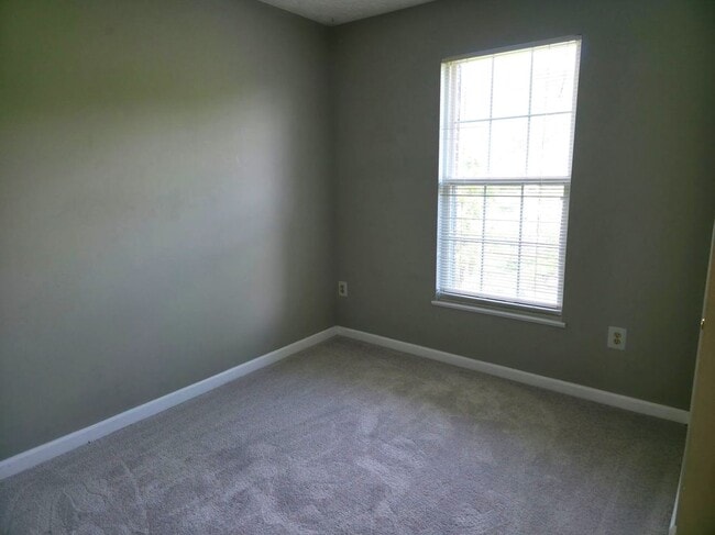 Building Photo - 705 Pine Drift Dr