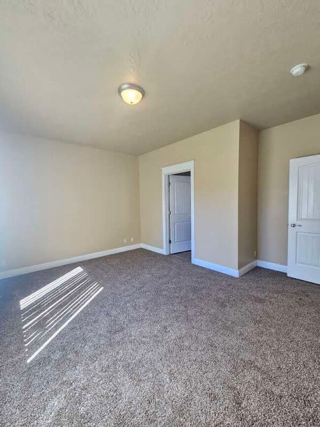 Building Photo - Lochsa Falls 5 Bedroom Home
