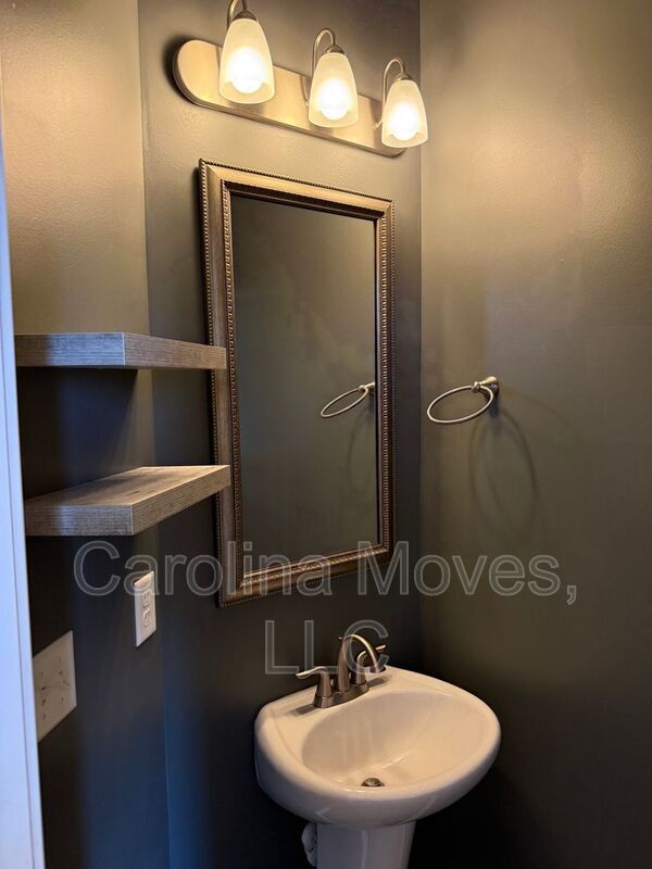 Building Photo - 123 Dunnsmore Dr