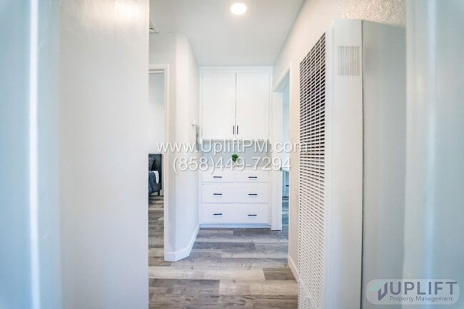 Building Photo - 4233 Swift Ave