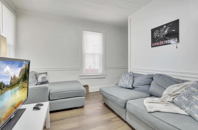 Building Photo - 287 E Woodrow Ave