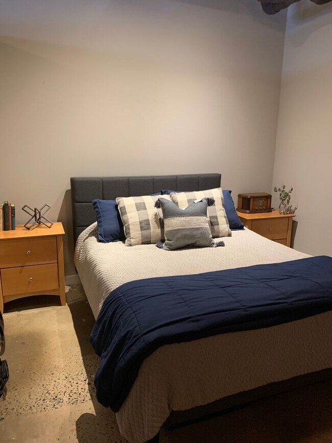 Building Photo - 3612 Artist's Way