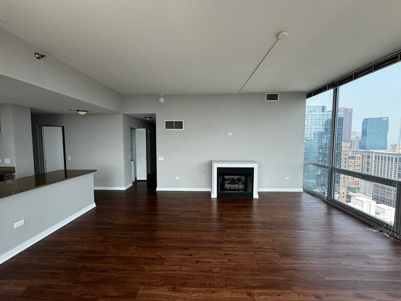 Building Photo - 732 S Clark St