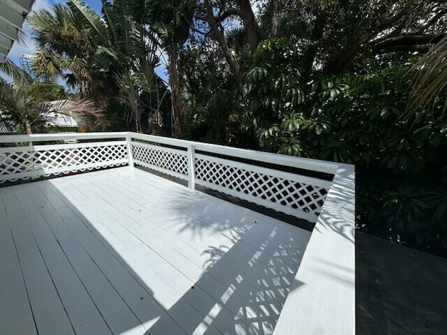 Building Photo - 296 Vallette Way