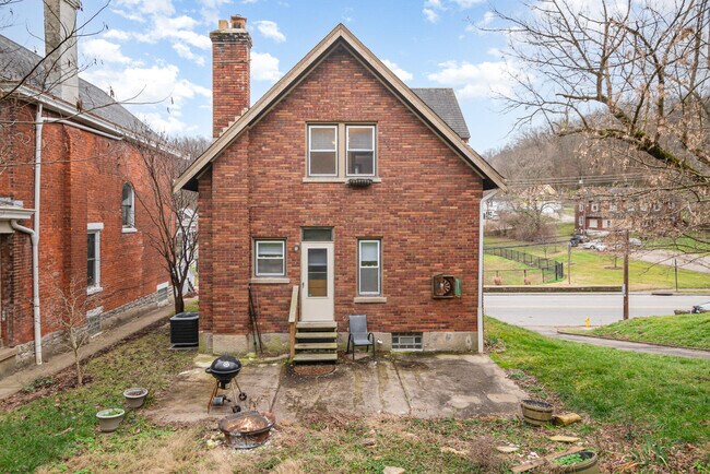 Building Photo - 710 Highland Ave