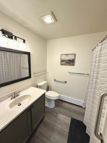 Building Photo - 1512 Lake Elmo Dr