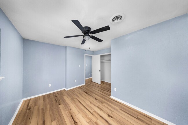 Building Photo - 4659 NW Ozmun Ave