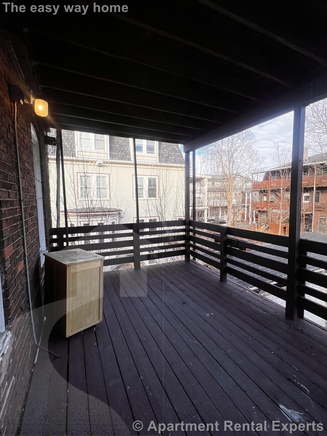 Building Photo - 9 School St