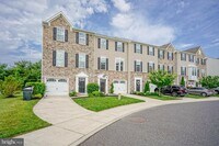 Building Photo - 1048 Regency Pl