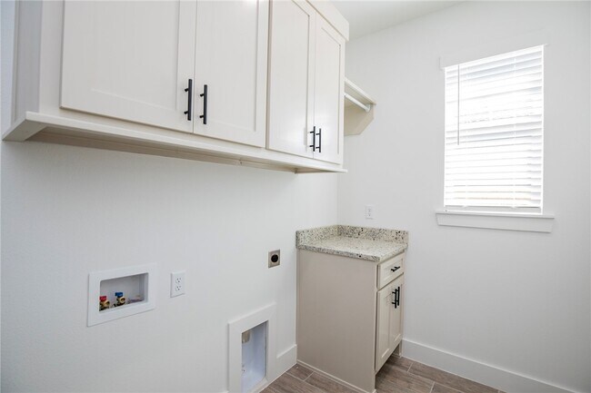 Building Photo - 4867 Farmhouse St