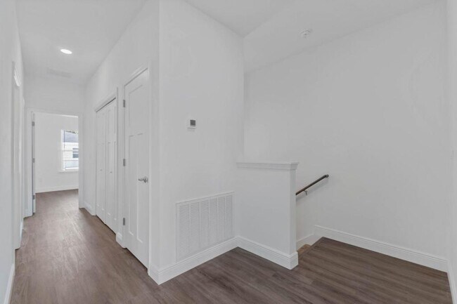 Building Photo - 513 Hill Ln