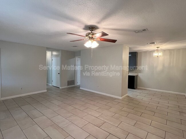 Building Photo - 1003 Space Cir