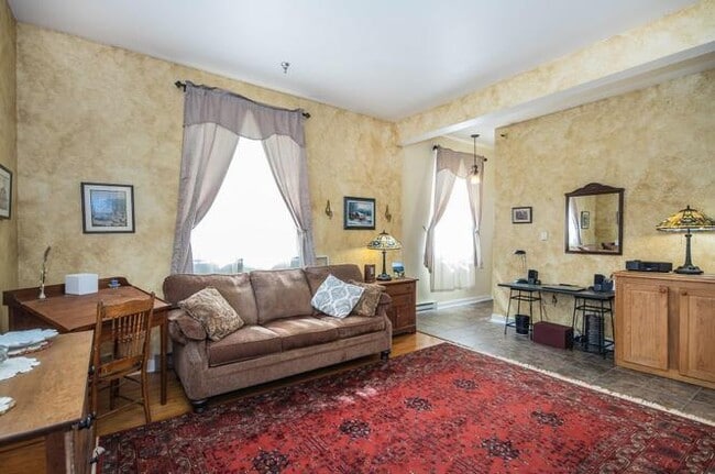 Building Photo - Well maintained 2bedr 1bath Rutland Condo