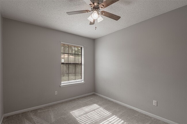 Building Photo - 3011 Sand Dr